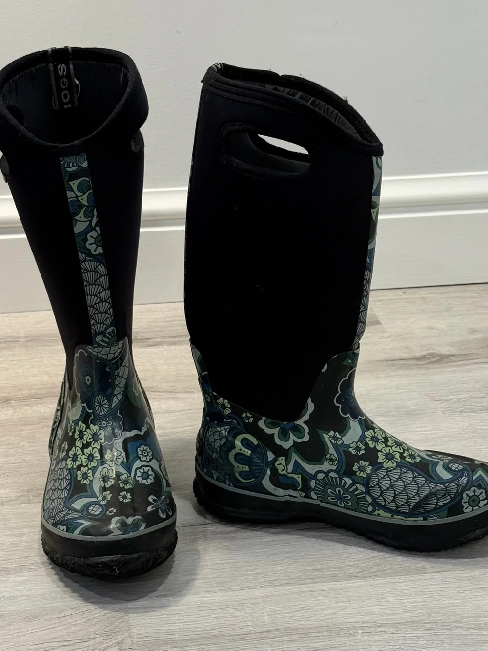 EUC Bogs Women's Black Floral Rain Boots with Blue and Green Accents Size 7